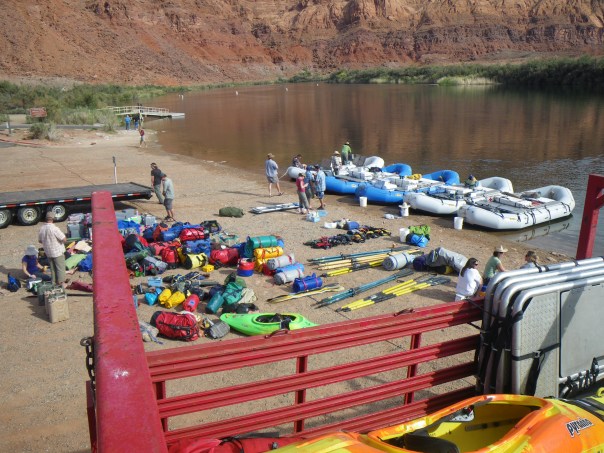 Other group showing organization at the put-in